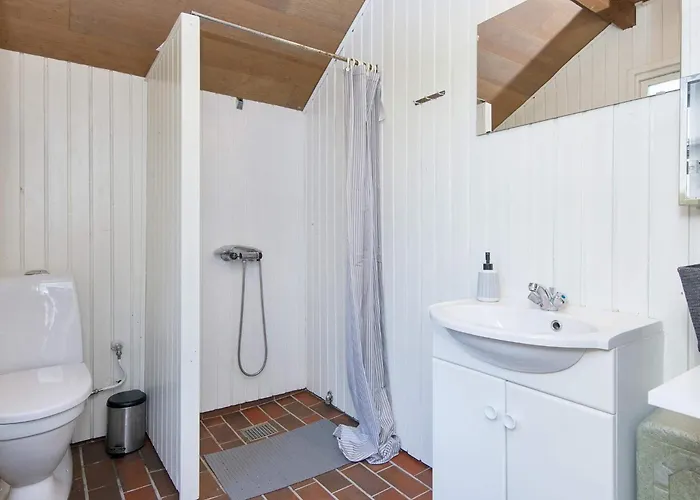 4 Person In *